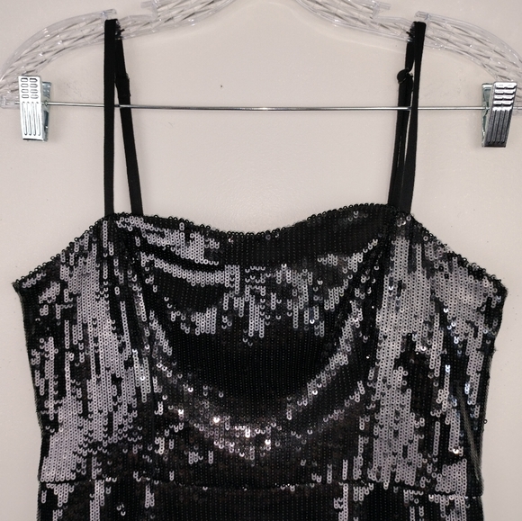 🆕 French Connection Whisper Sweetheart Sequin Fit & Flare Dress in Black - Picture 5 of 11